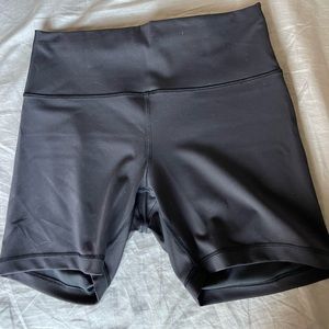 Lululemon wunder train short in 6 inch black